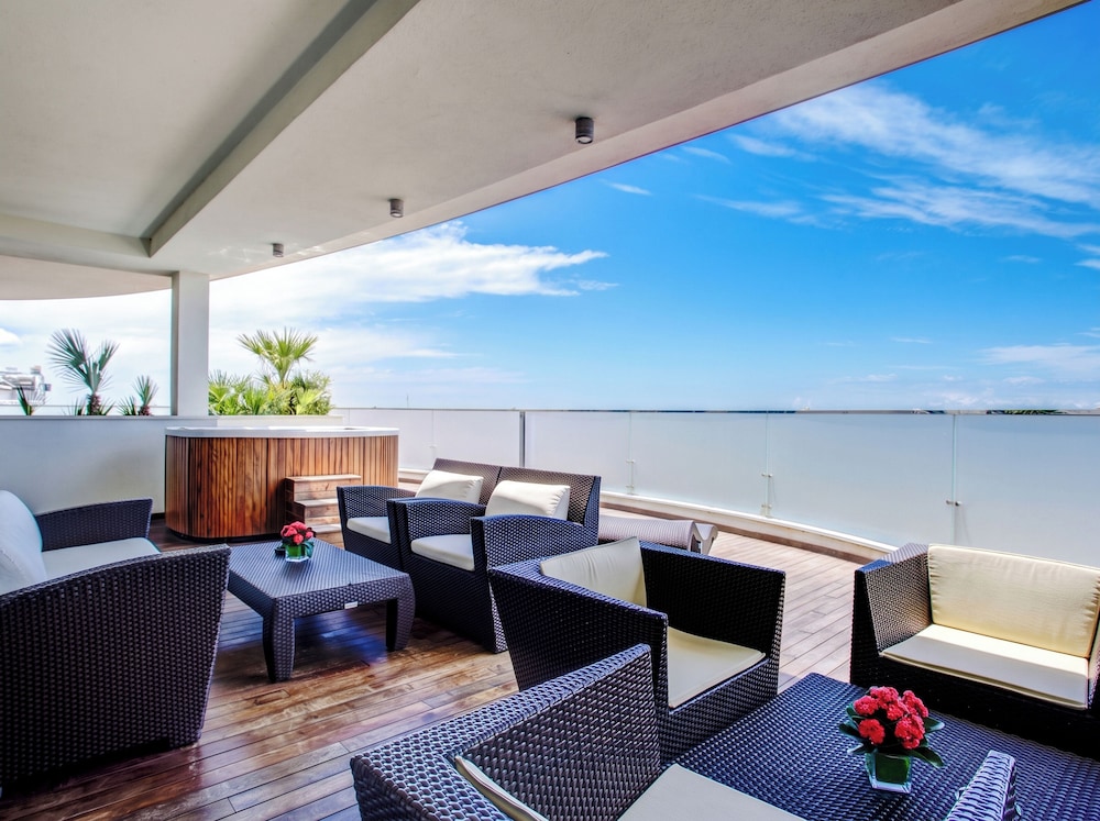 Hotel Premier & Suites 38/60