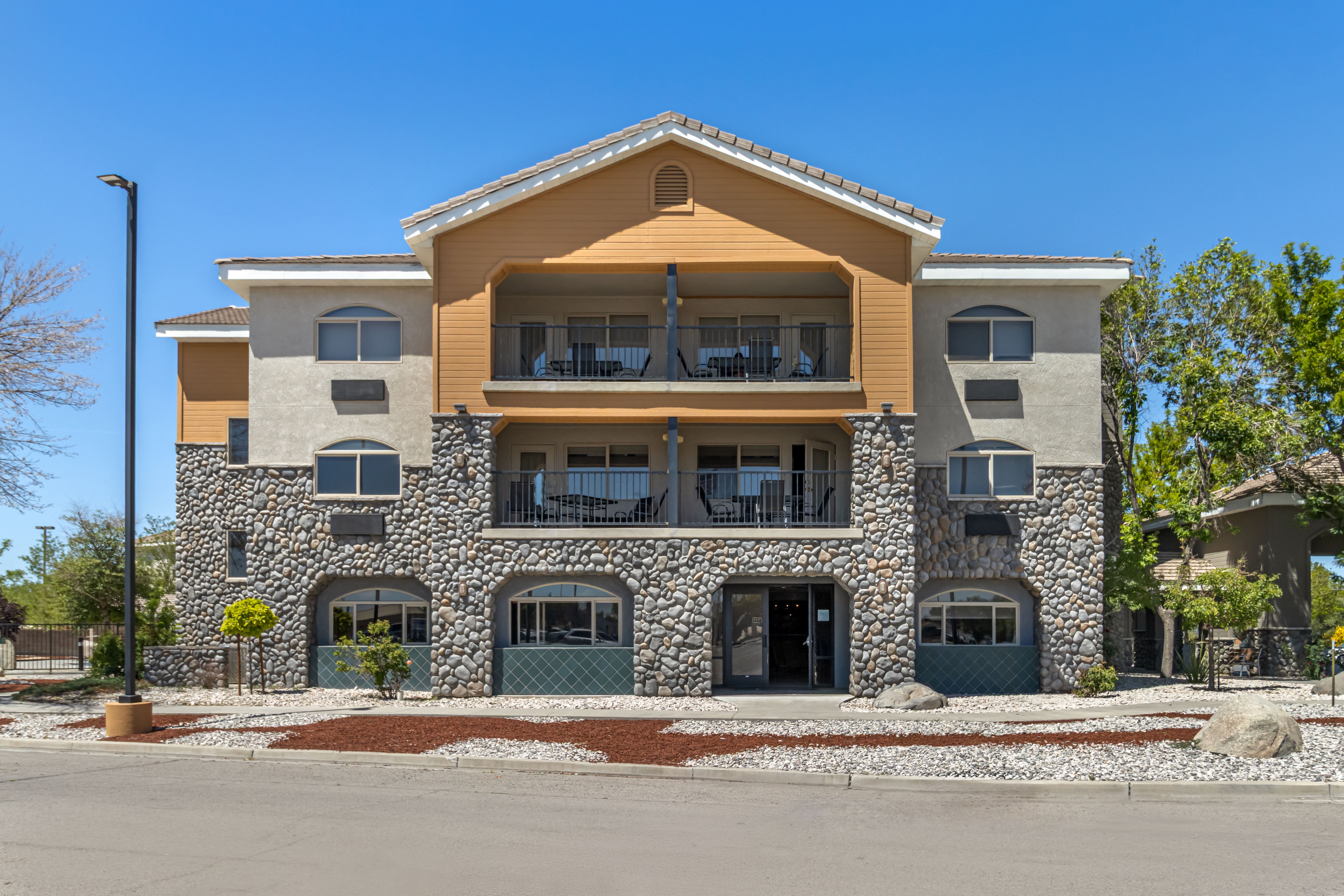 Holiday Inn Express Fallon 4/81