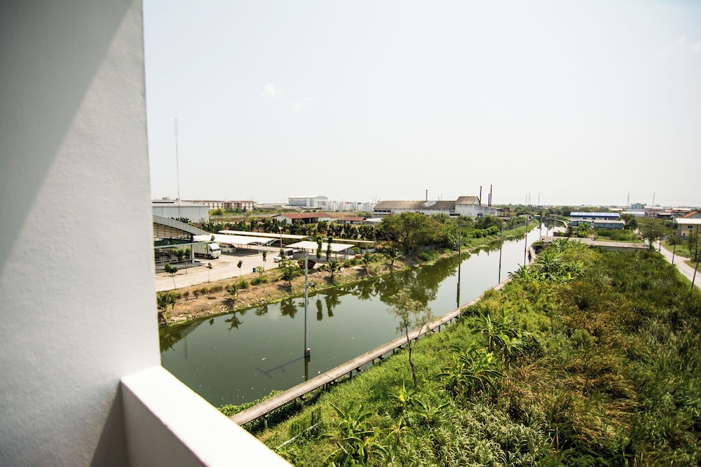 At Ease Residence Suvarnabhumi 61/67