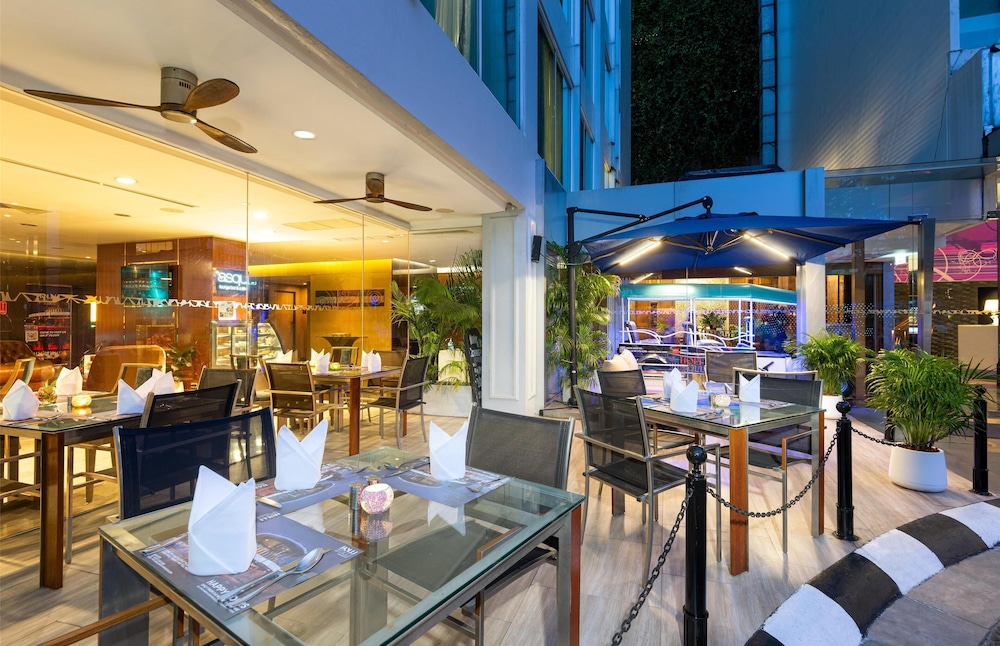 RADISSON SUITES BANGKOK SUKHUMVIT 52/73