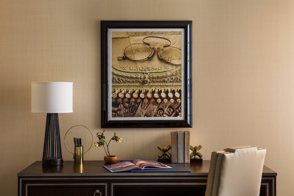 The Mayflower Hotel Autograph Collection 33/84