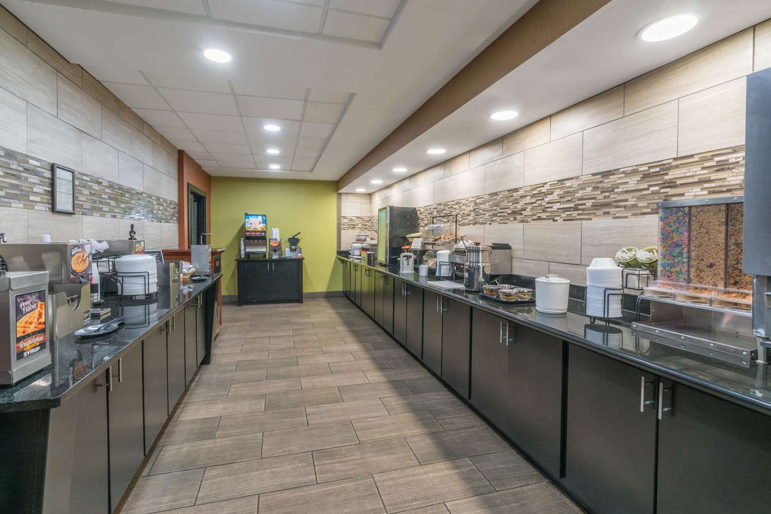 La Quinta Inn Suites Clarksville 53/59