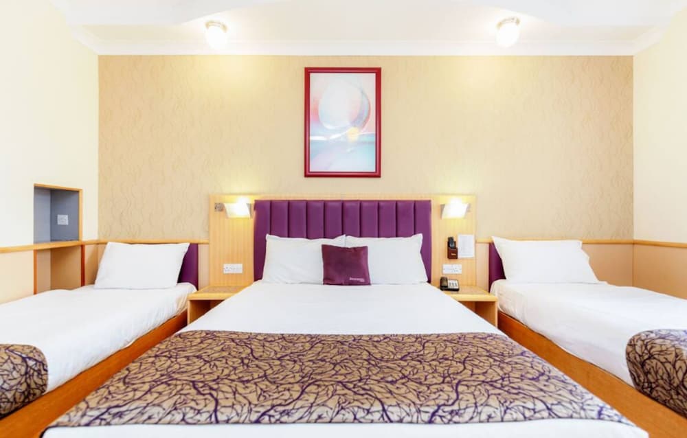 ROOM, TRIPLE
