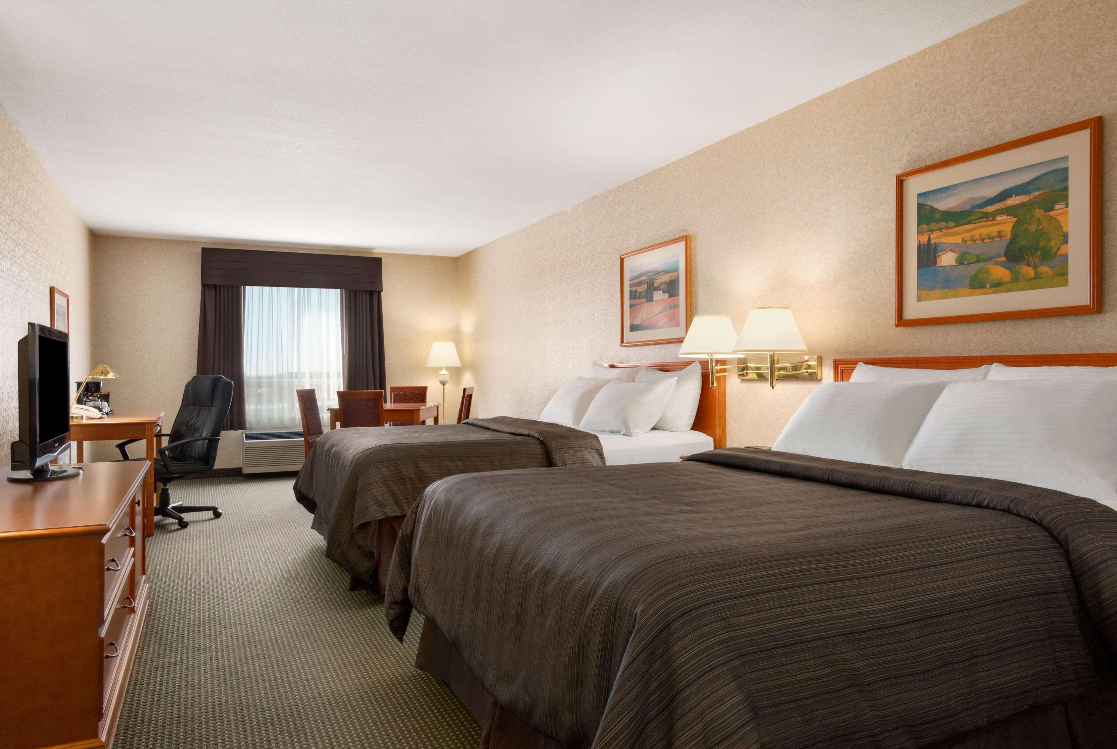 Deluxe, 2 Queen Beds
