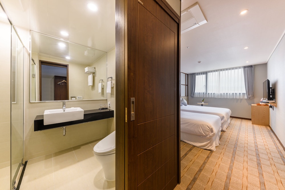 Shinshin Hotel Cheonjiyeon 53/54