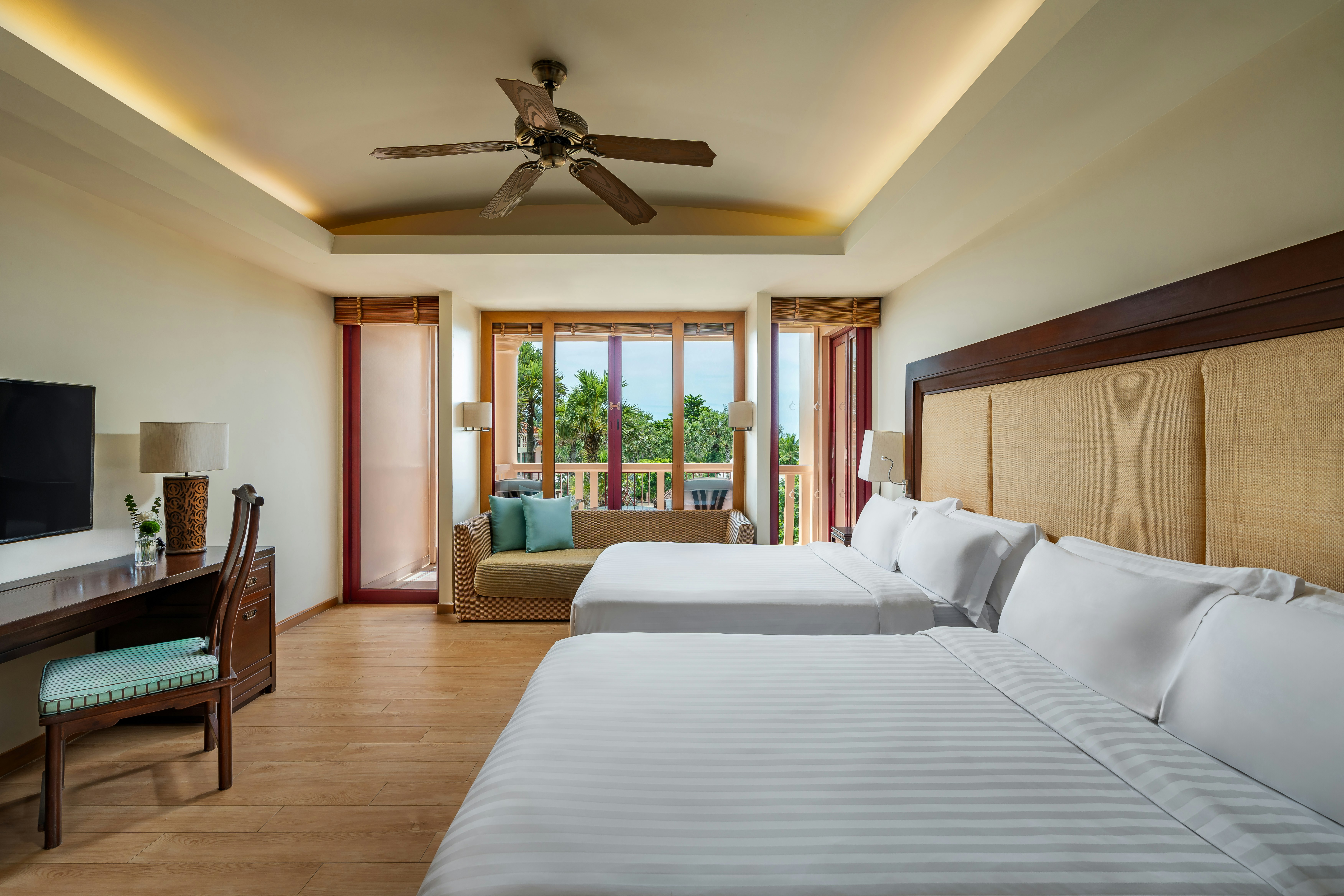 Centara Grand Beach Resort Phuket 29/85