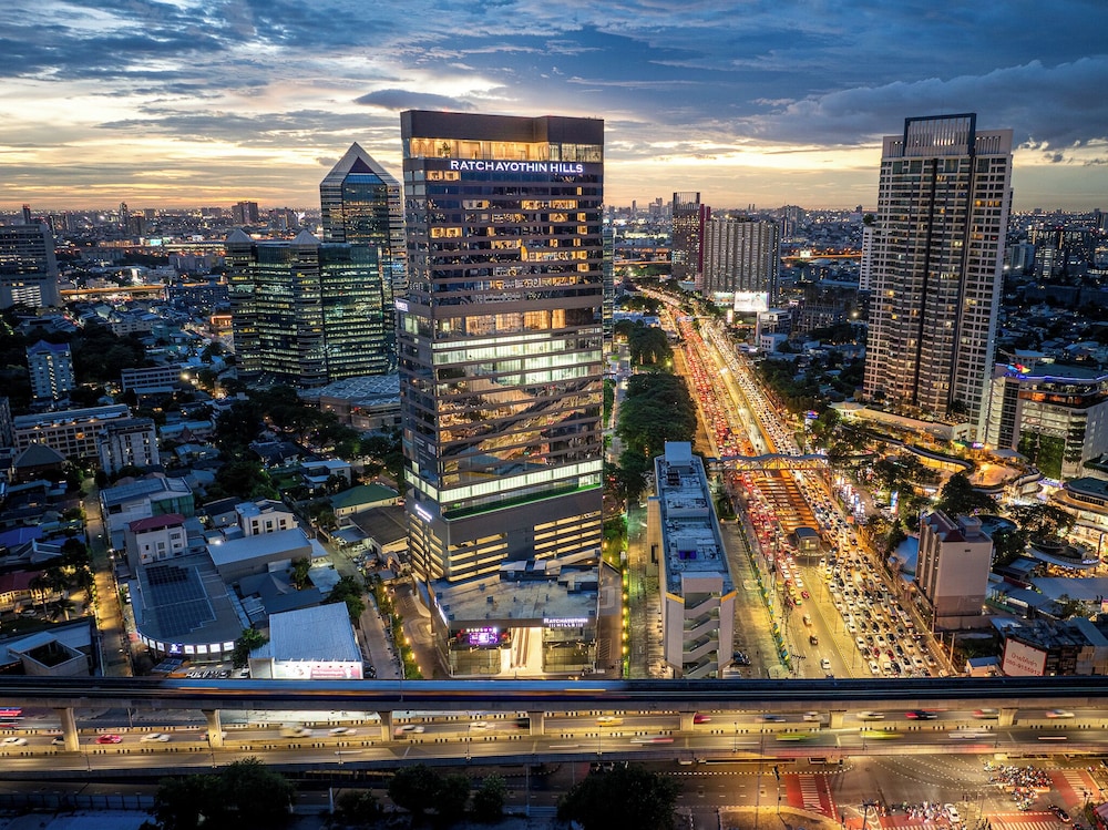The Quarter Ratchayothin by UHG 54/61