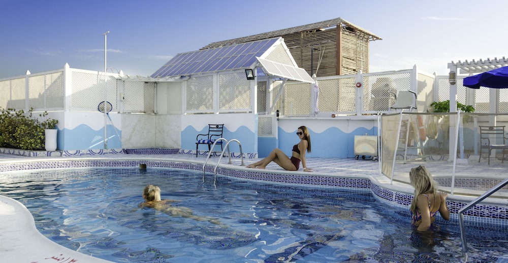 swimming pool spa