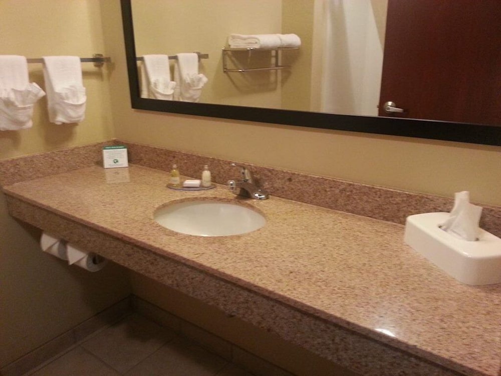 Cobblestone Inn &amp; Suites -- Hartington, NE 16/39