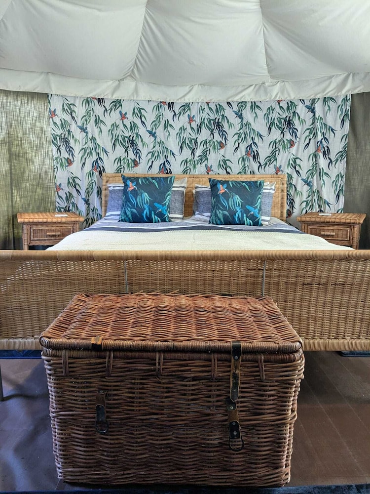 The Little Hide - Grown Up Glamping 34/50