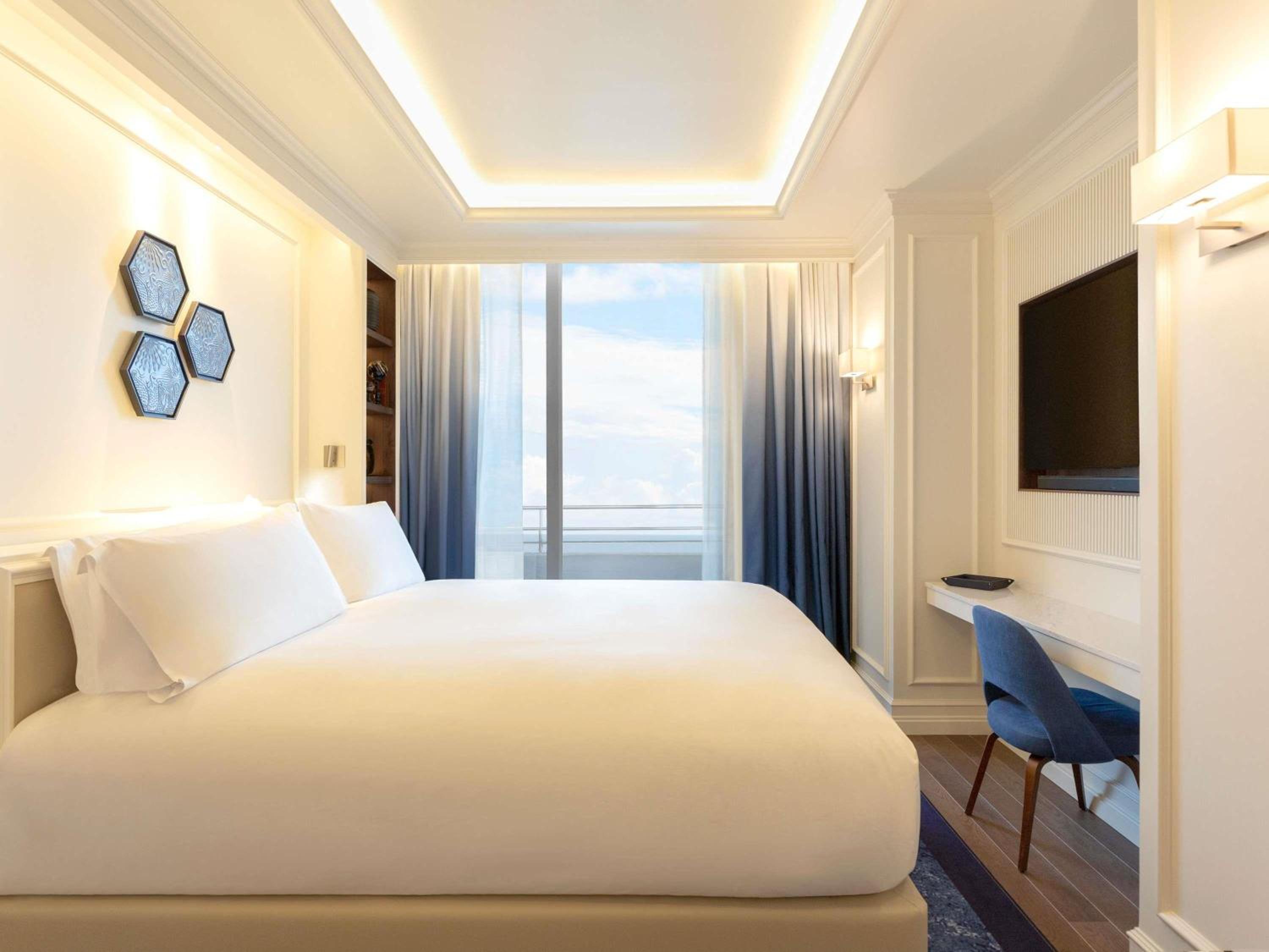 Opera, Suite, King Bed, Terrace