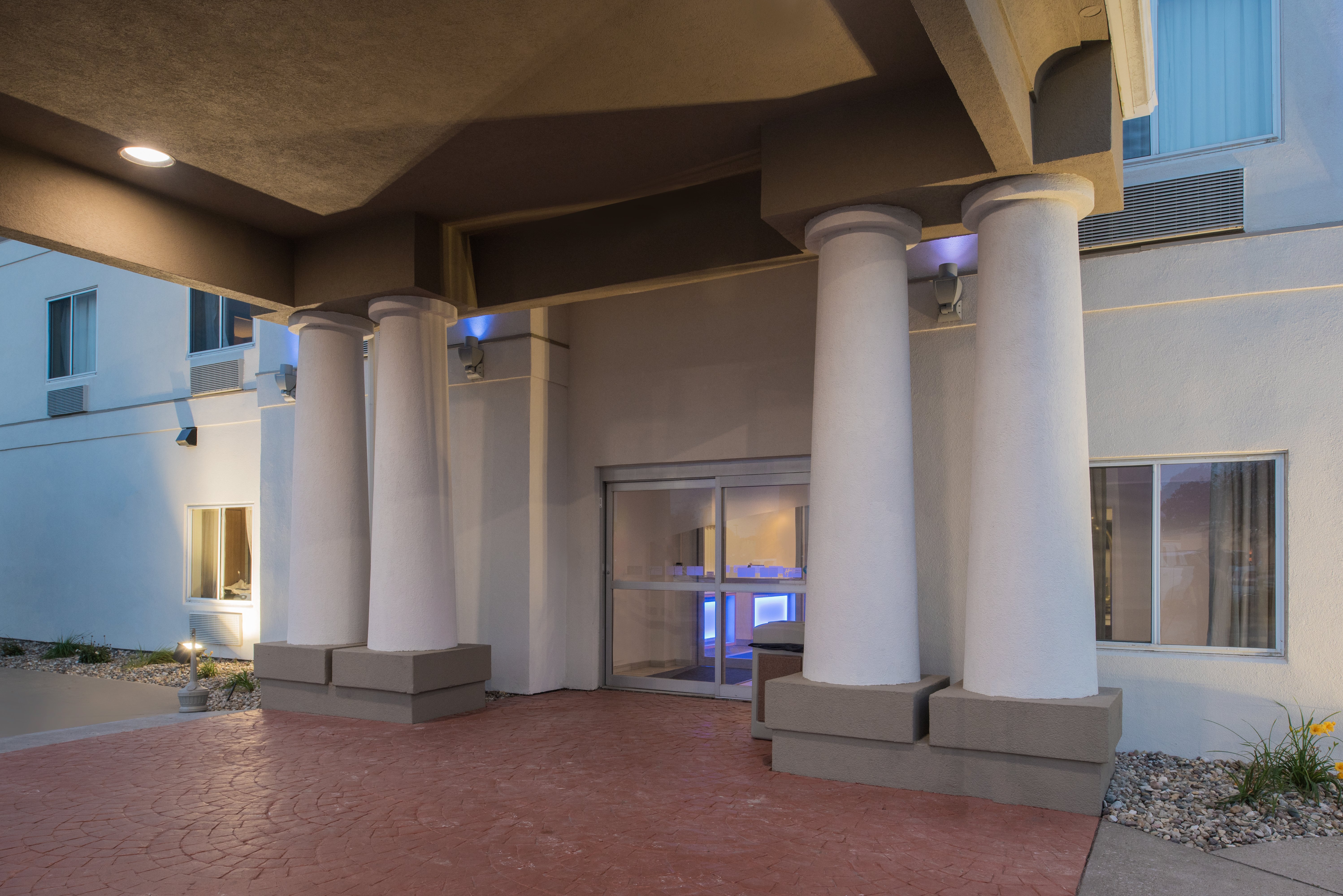 Holiday Inn Express Hotel Suites Burlington 20/39