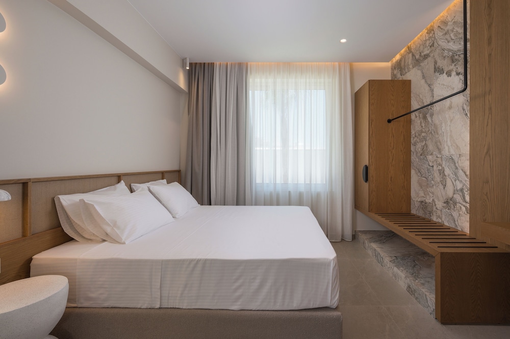 1 Bedroom, Sunset, Suite, Queen Bed, Sofa, Private Pool، Marika Hotel Chania 4/6