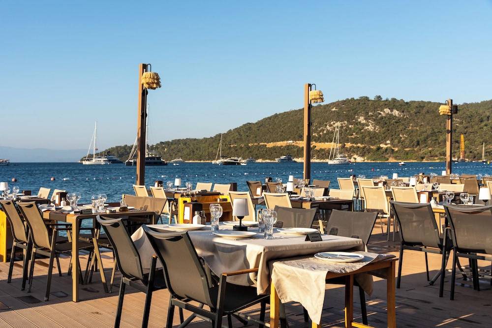 Daphnis Hotel 32/46
