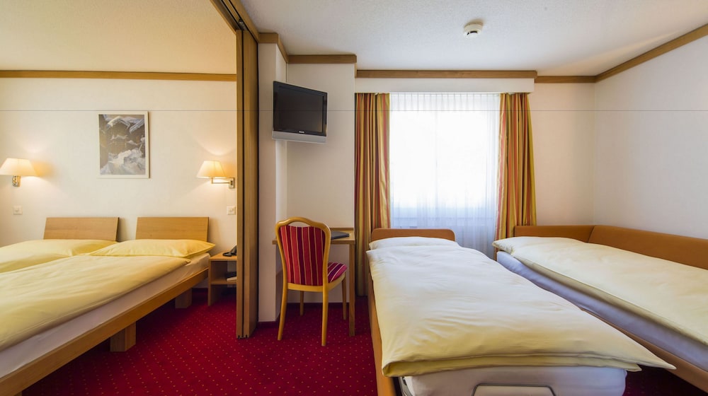 Hotel Excelsior 7/26