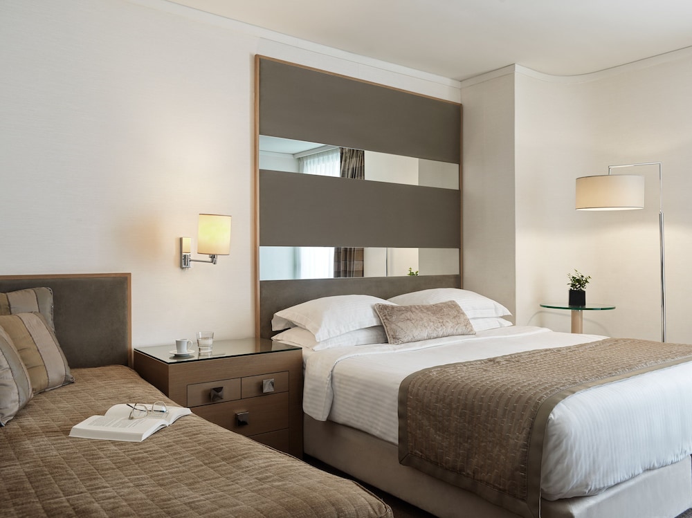 غرفة متصلة عائلية بسرير كوين وسريرين فرديين بإطلالة على المدينة بغرفتي نوم، Galaxy Hotel Iraklio 4/8
