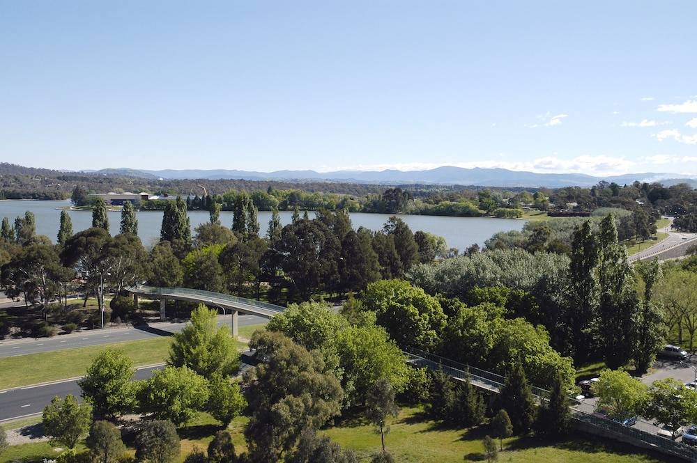 BreakFree Capital Tower Canberra 37/45