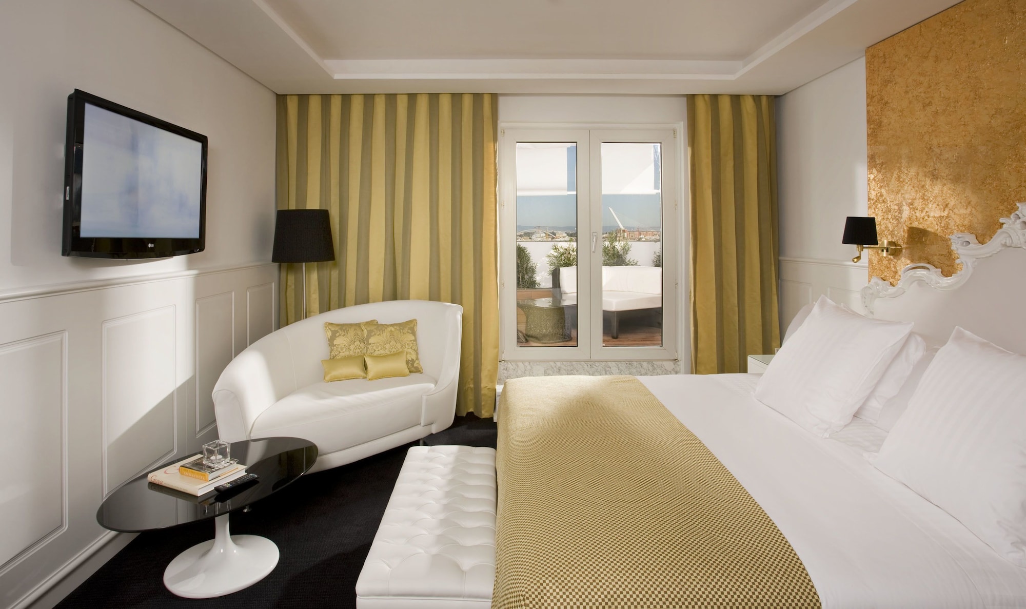 Red Level, Presidential, Penthouse Suite, 1 King and 1 Single Beds
