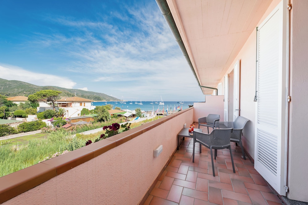 Hotel Riva Del Sole 66/70