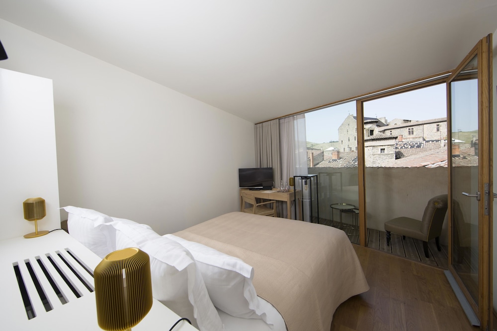 HOTEL DE LA VILLEON 17/50