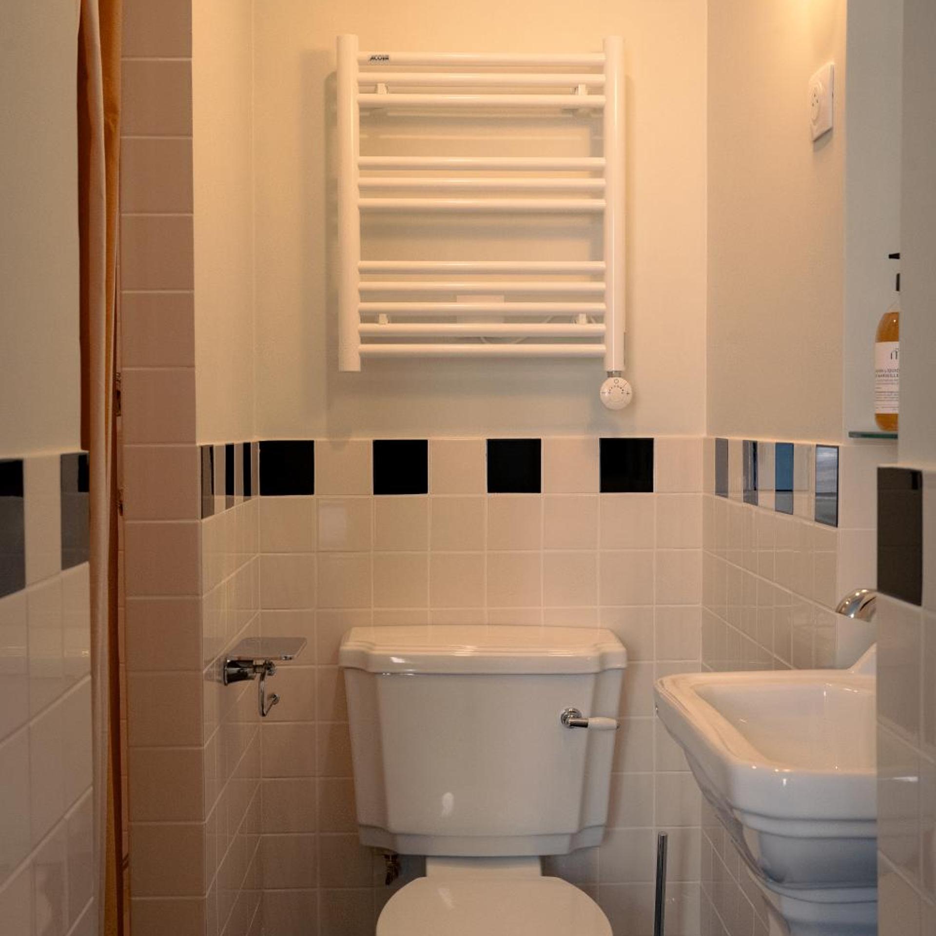 غرفة بريميوم بسرير كينج، HOTEL CAMELIA INTERNATIONAL 3/4