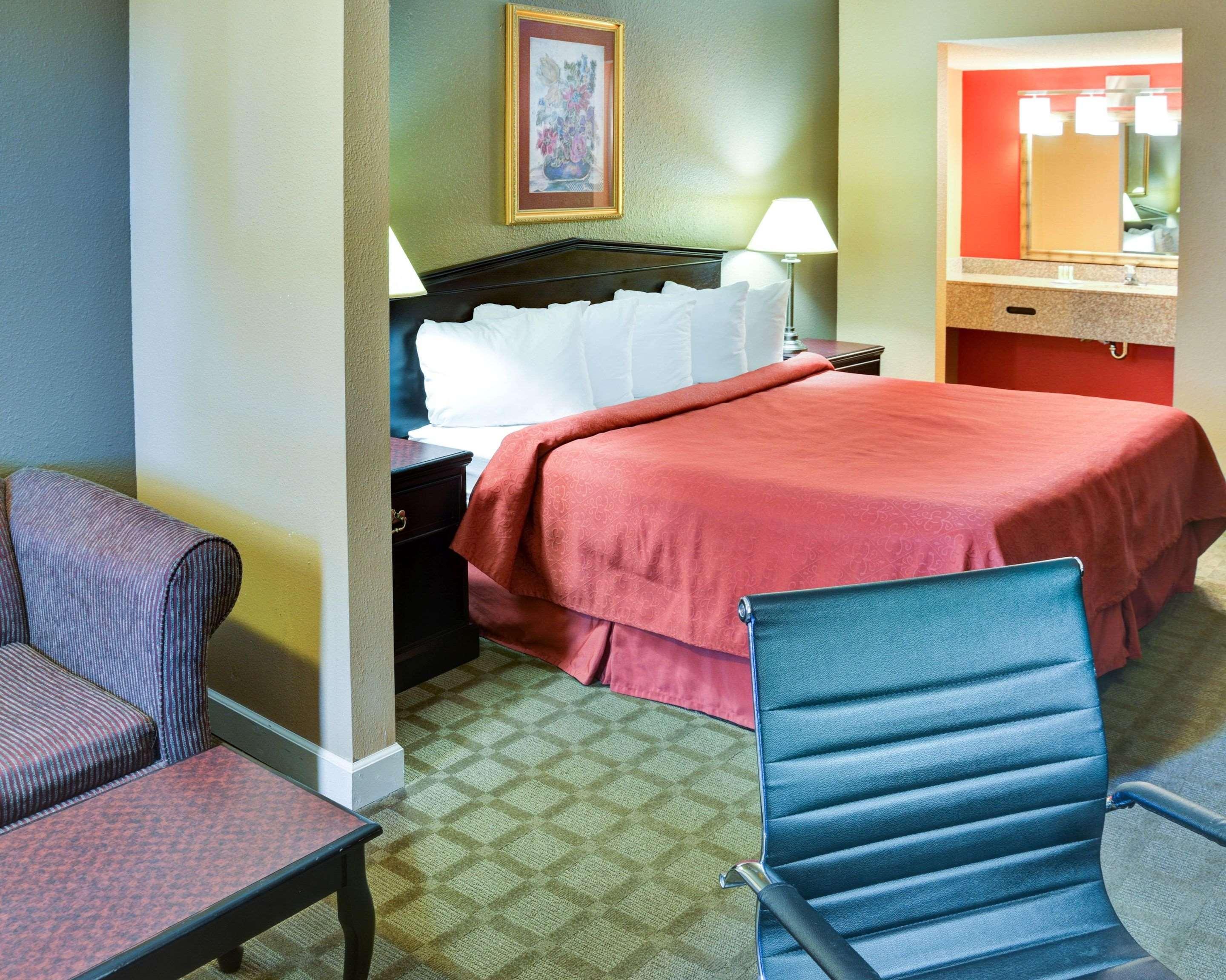 جناح بسرير كينج، Quality Inn and Suites Hot Springs Lake Hamilton 2/6