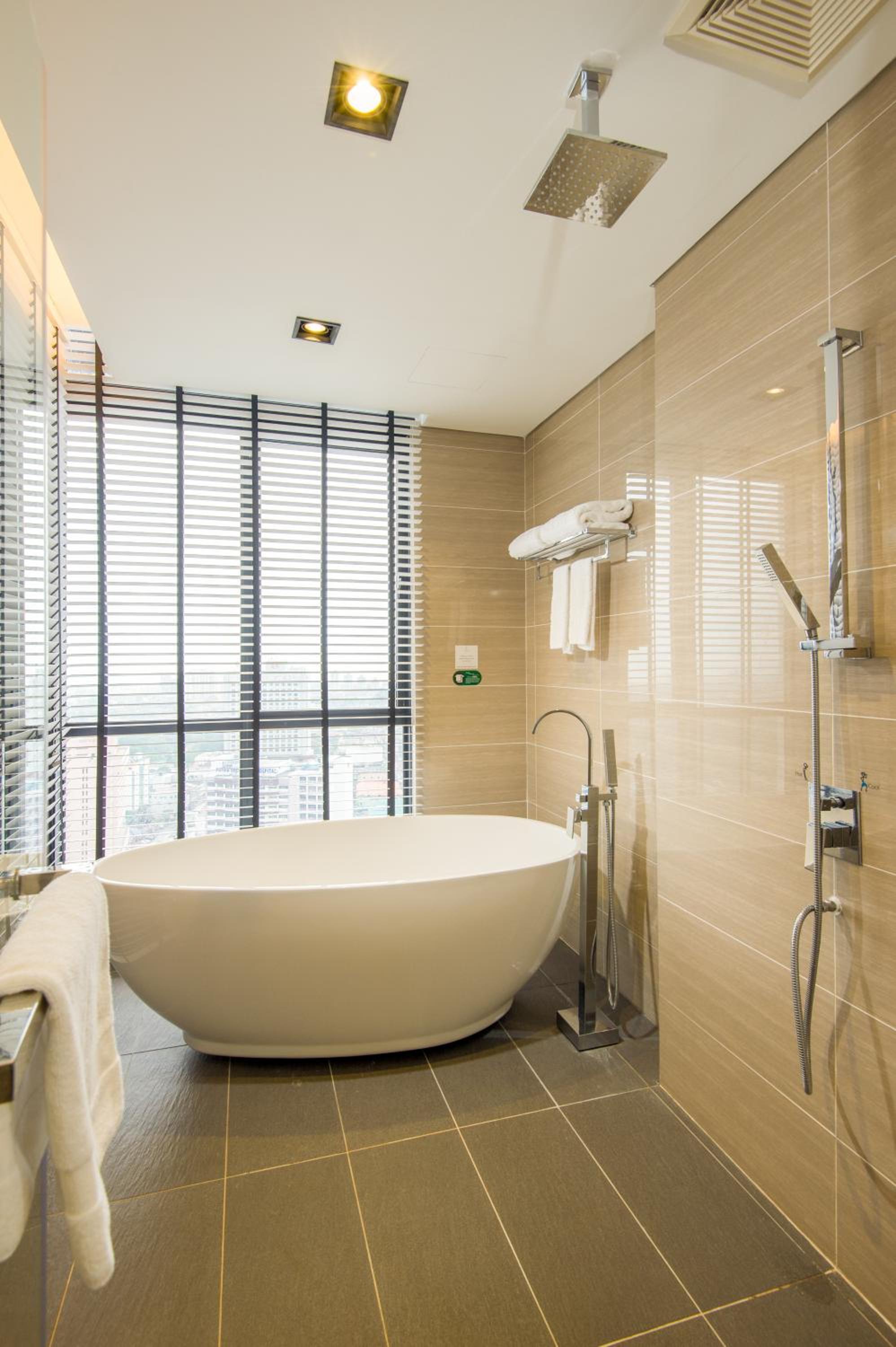 Heritage, Executive, King Bed, with View, Balcony, Bathtub، The Pines Melaka 8/9