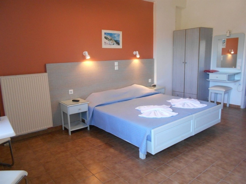 ILONA APARTMENTS 12/50