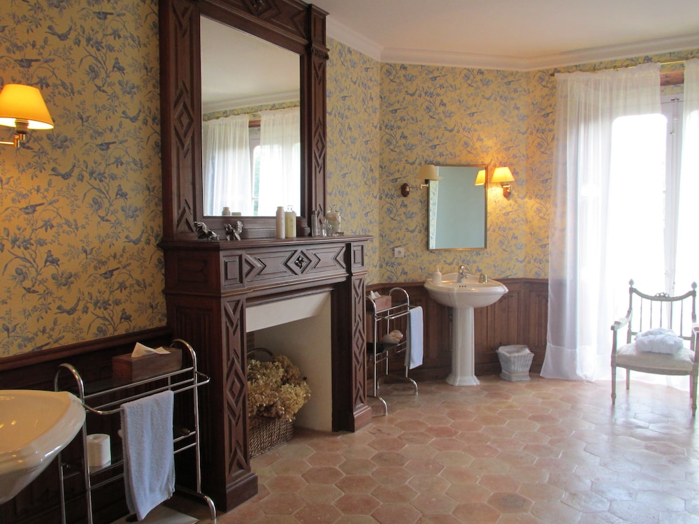 Chateau De Vauloge 18/30