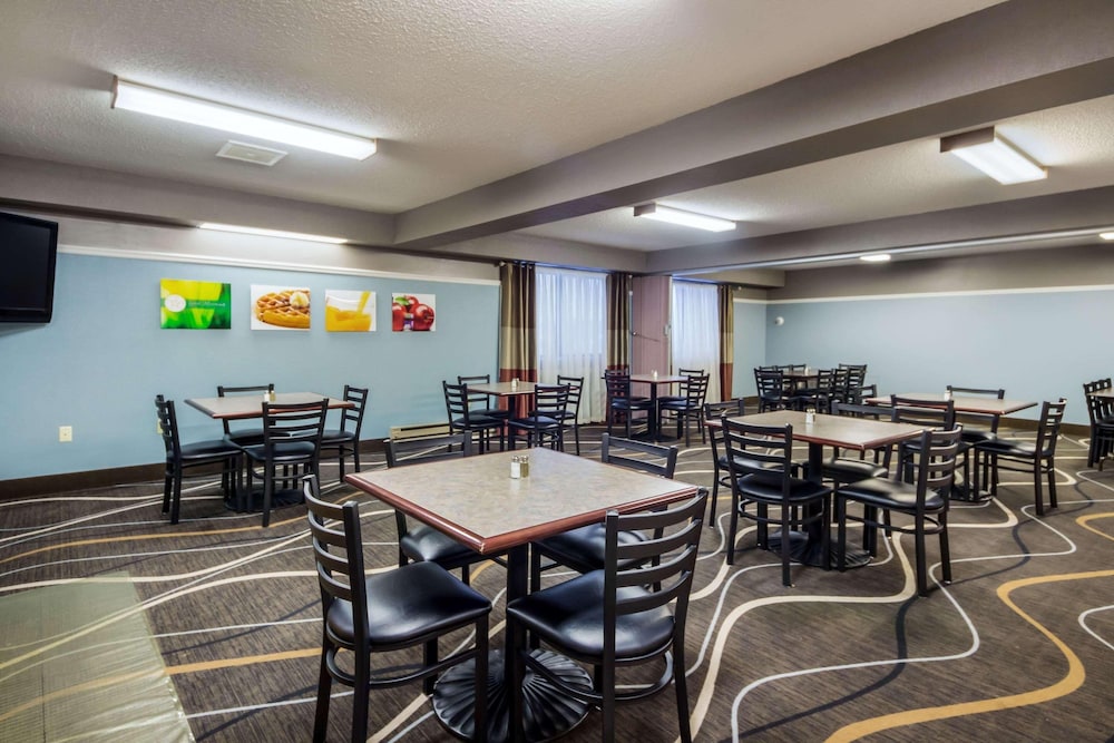 Quality Inn & Suites Newberry, MI 39/49