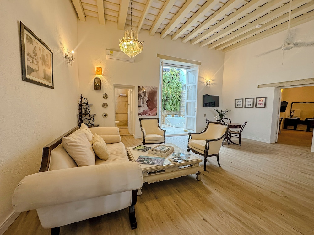 HOTEL BOUTIQUE DON PEPE 39/72