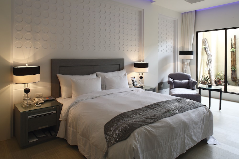 BUSINESS, DELUXE, DOUBLE BED
