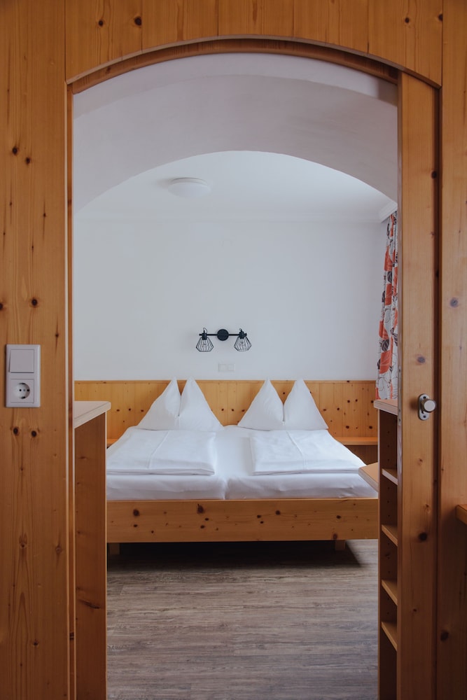 Hotel Drei Kreuz 19/34