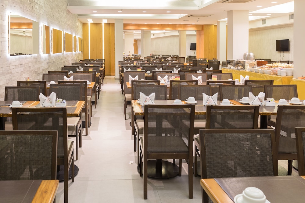 Atlantico Travel Hotel 34/50