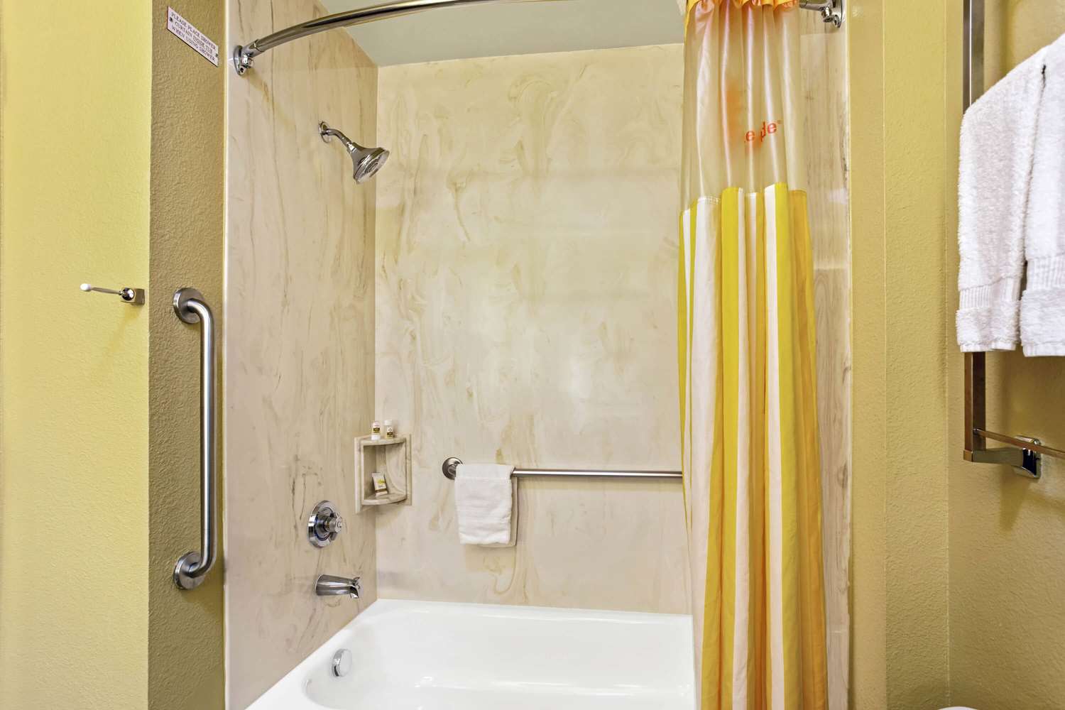 La Quinta Inn & Suites by Wyndham Denver Gateway Park 30/33