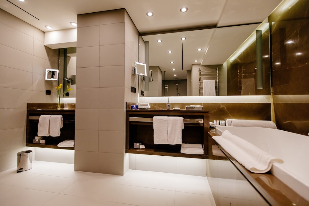 Crowne Plaza Belgrade 24/85