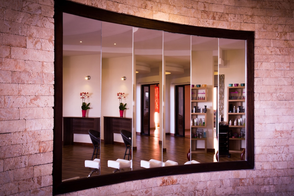 Bidwood Suite Hotel 10/50