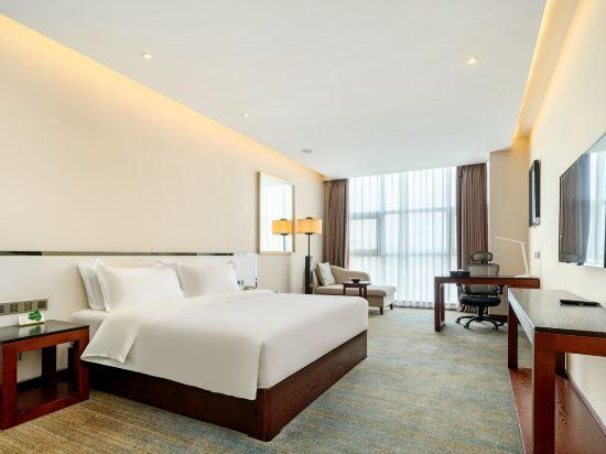Deluxe, Queen Bed