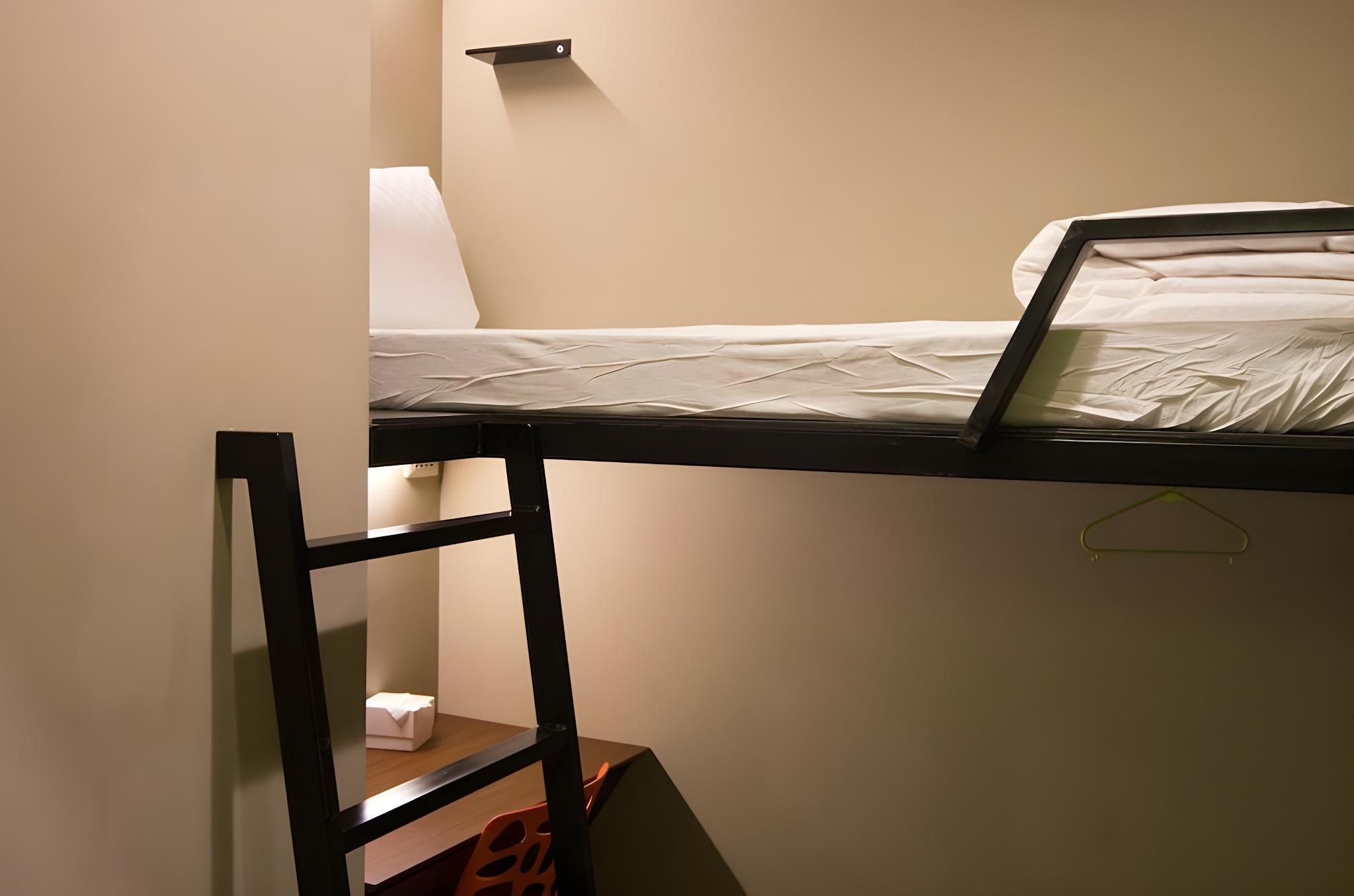 ROOM, SINGLE, SHARED BATHROOM, ADULT ONLY