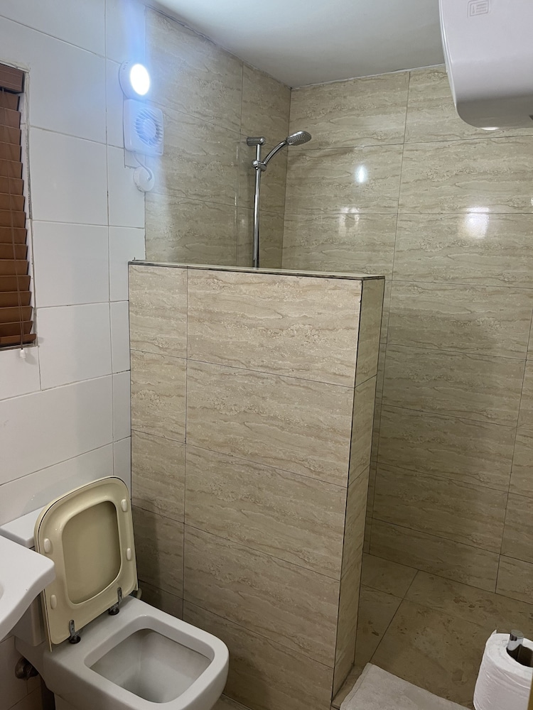 Adis Hotels Ibadan 31/32
