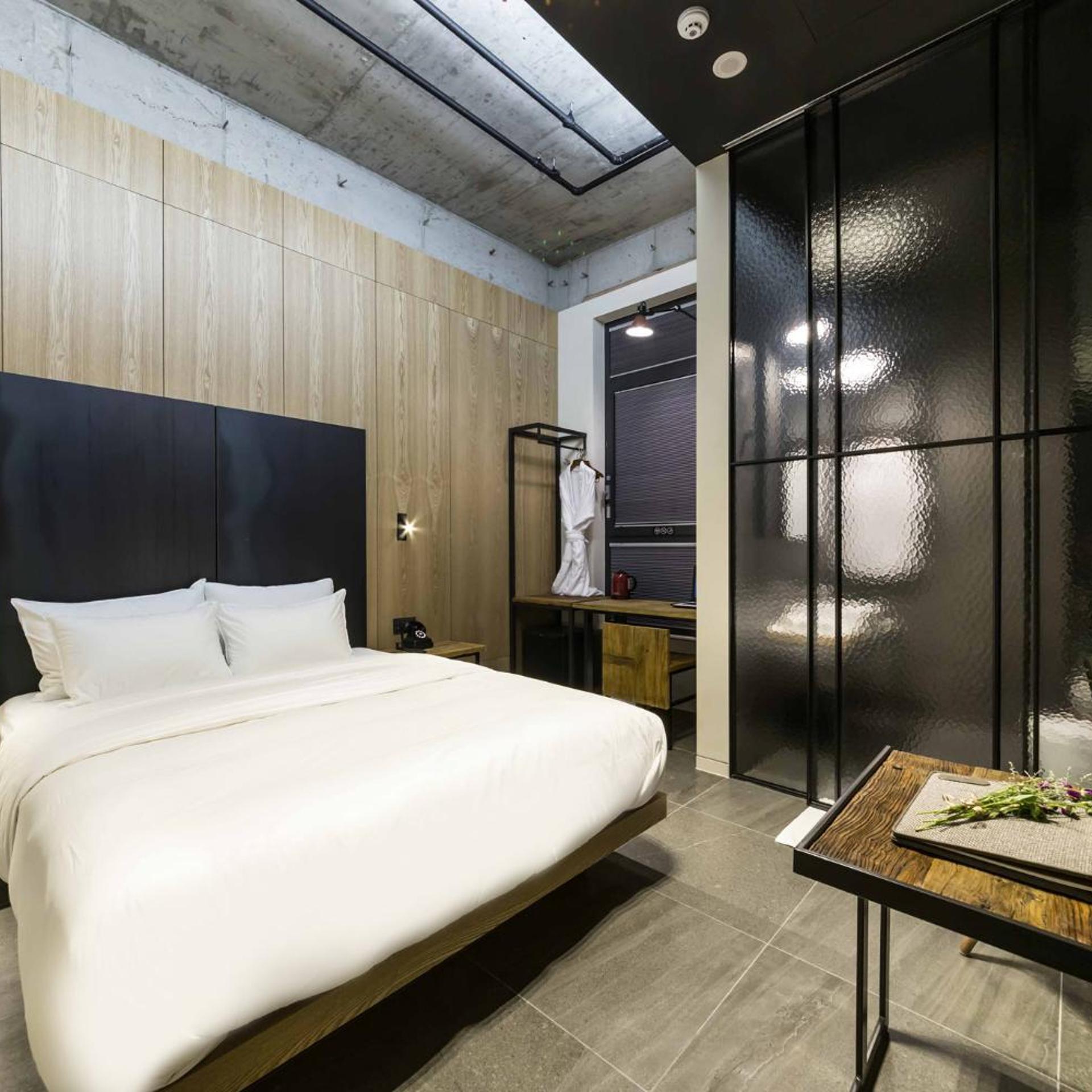 Hotel The Artist Dongseon 10/94