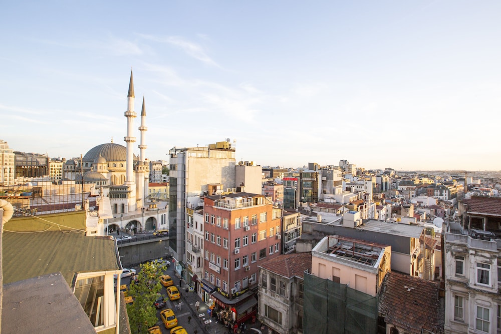Alemeyn The Taksim Leons Hotel Cafe & Spa 24/28