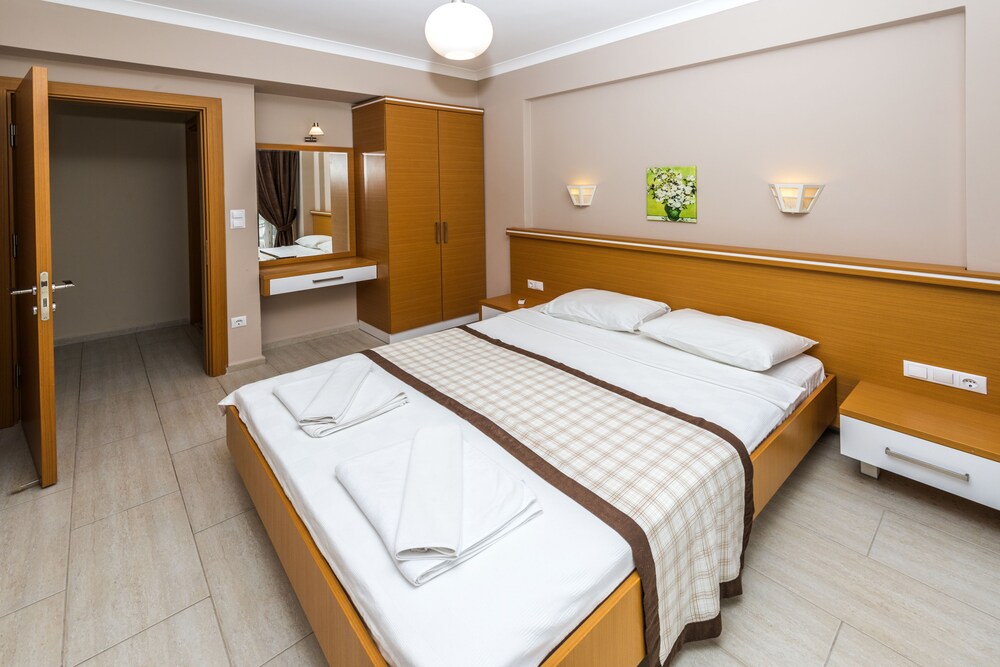 3 BEDROOMS, APARTMENT
