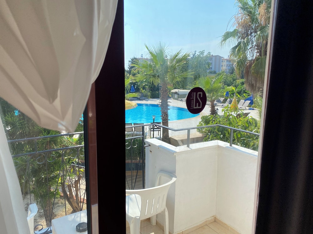 Lemas Suite Hotel 20/48