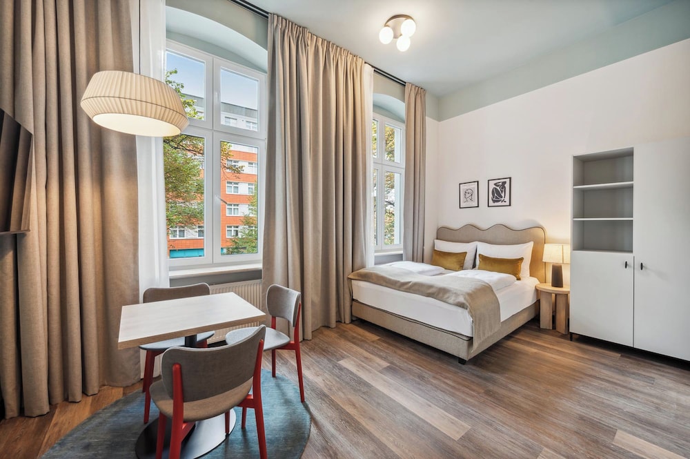 ROOM, ACCESSIBLE
