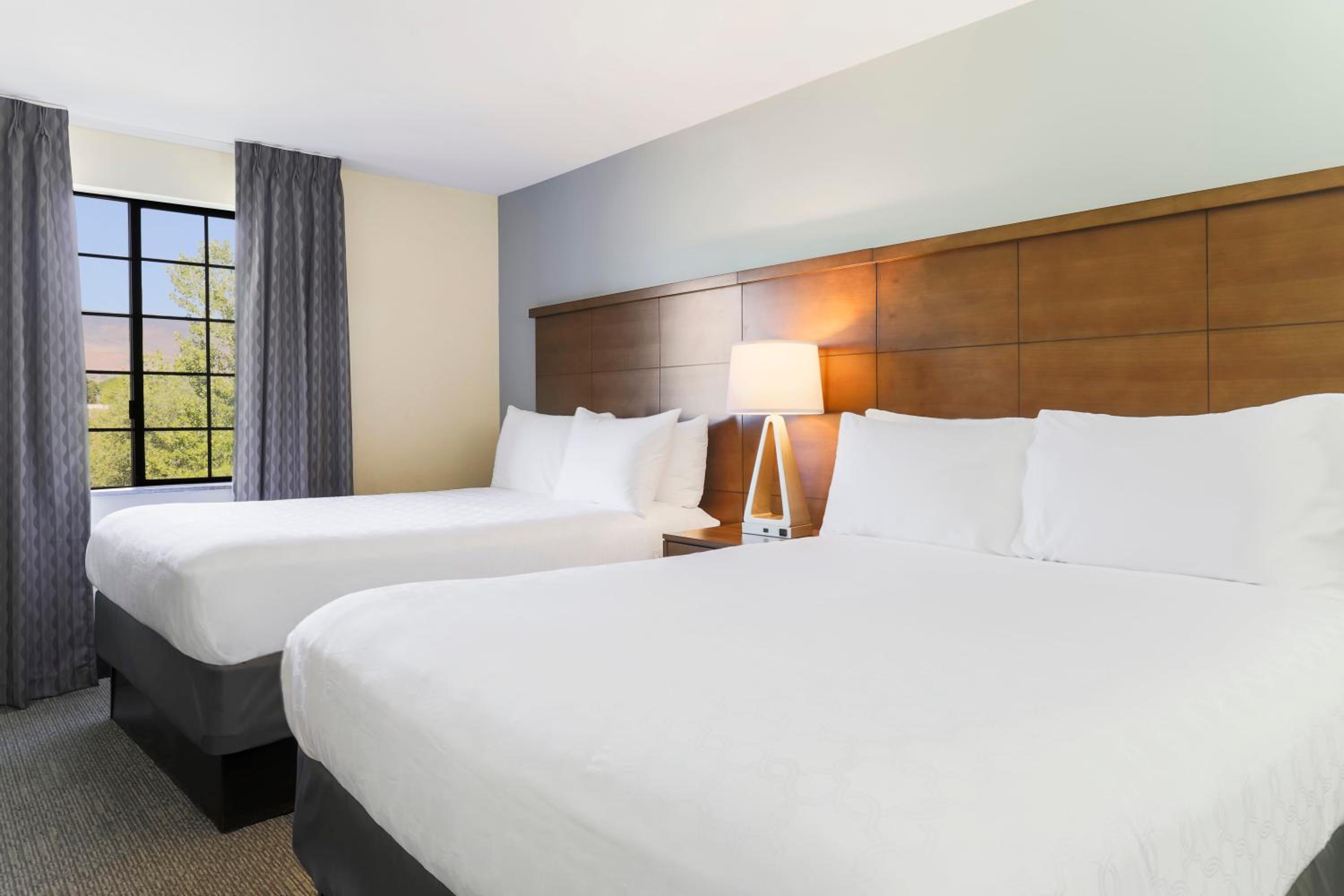 1 Bedroom, Suite, 2 Queen Beds, Sofa, Staybridge Suites Reno 2/5
