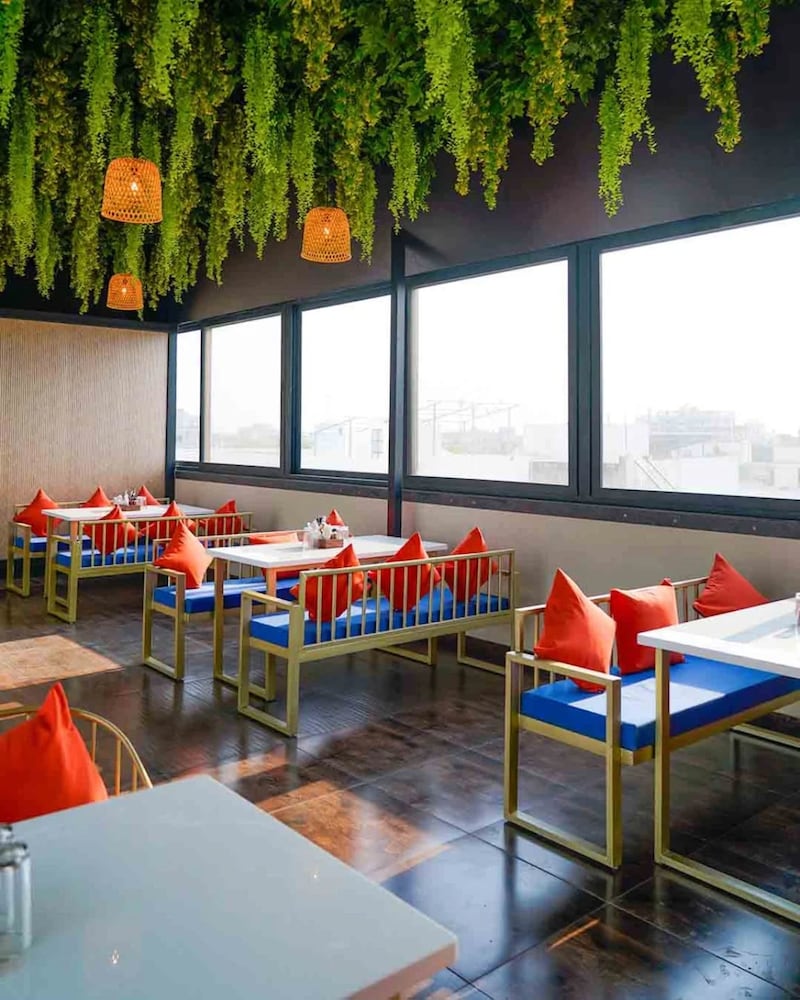 Fabhotel Sapphire Inn Mansarovar 35/50