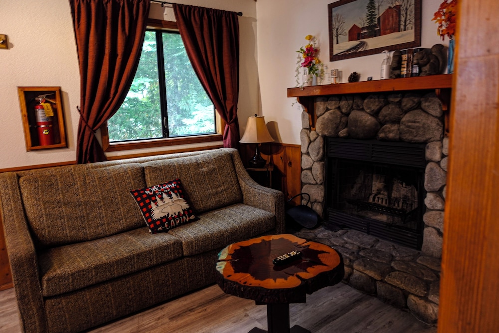 Sleepy Hollow Cabins and Hotel 36/50