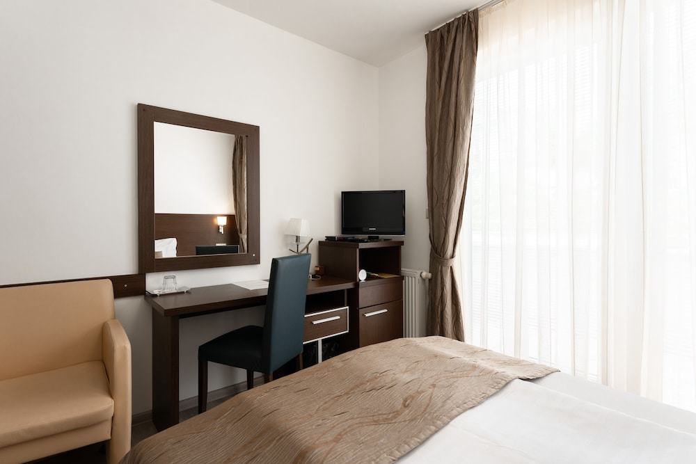 Antares Hotel 10/54