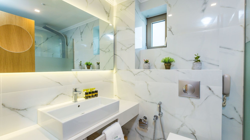 Menta City Boutique Hotel 64/67